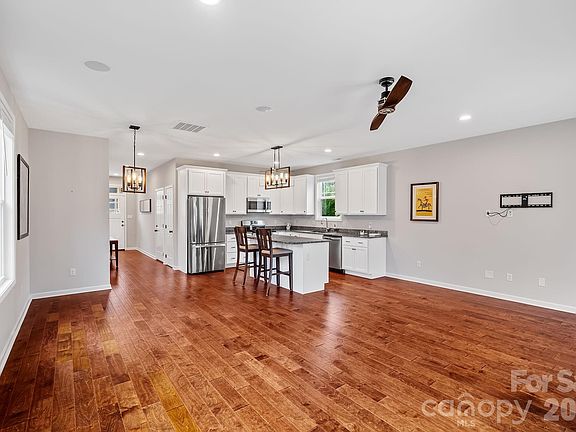 4th image of 57 Parrot Rd