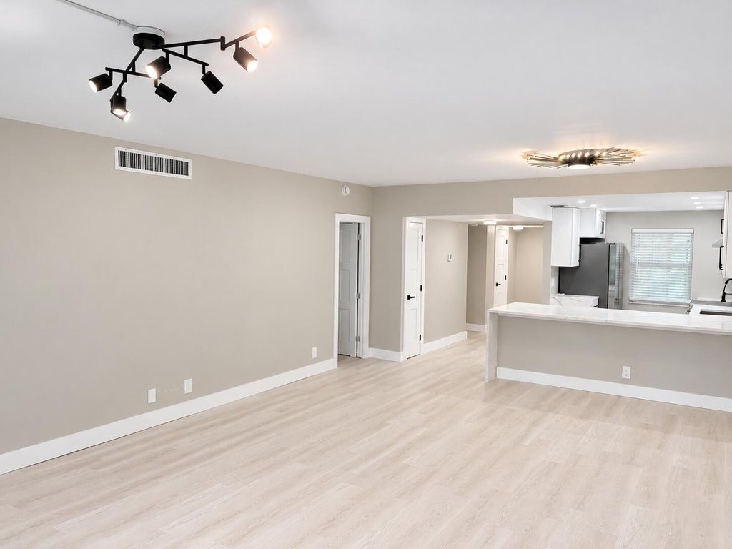 3900 Oaks Clubhouse Drive #101, photo 4