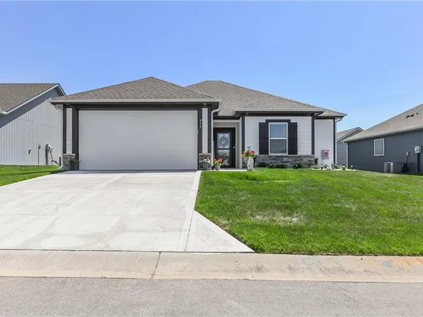 413 Chestnut Ct, Oak Grove, MO 64075