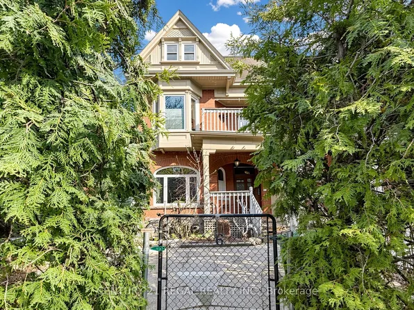 26 Macdonell Ave, Toronto, ON M6R 2A2