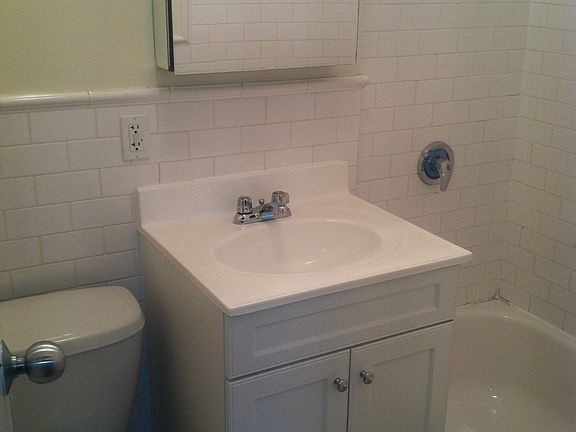 5th image of 340 E 86th St APT 4