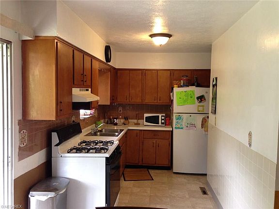4th image of 1104 Merrick St