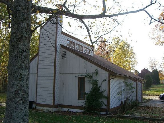 4th image of 1555 E County Road 100 S