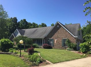 15 Pear Tree Ct, Charleston, IL 61920