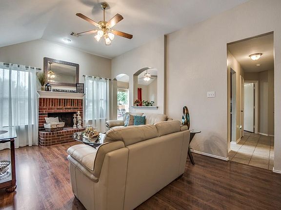 4th image of 9213 Newport Ln