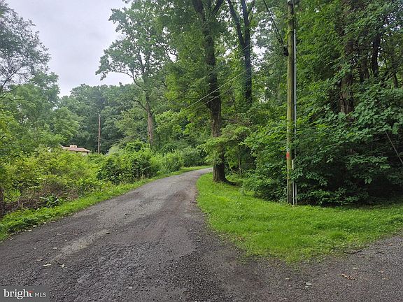 4th image of 83 Miller Ln