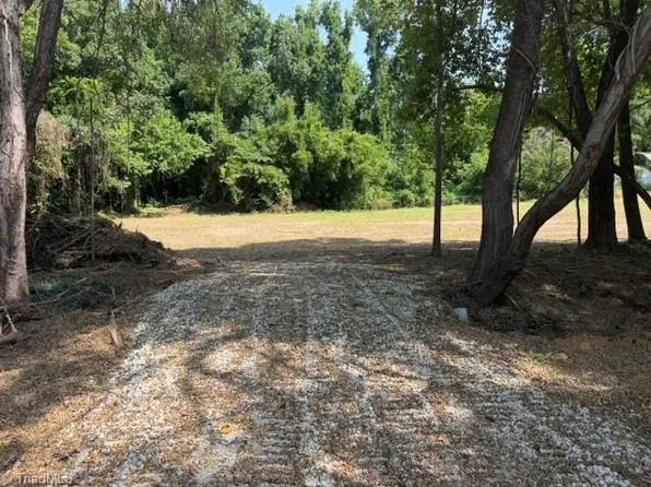 4723 Dippen Rd, Winston Salem, NC 27105