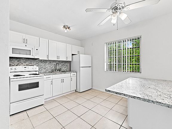 4th image of 413 SW 24th Avenue