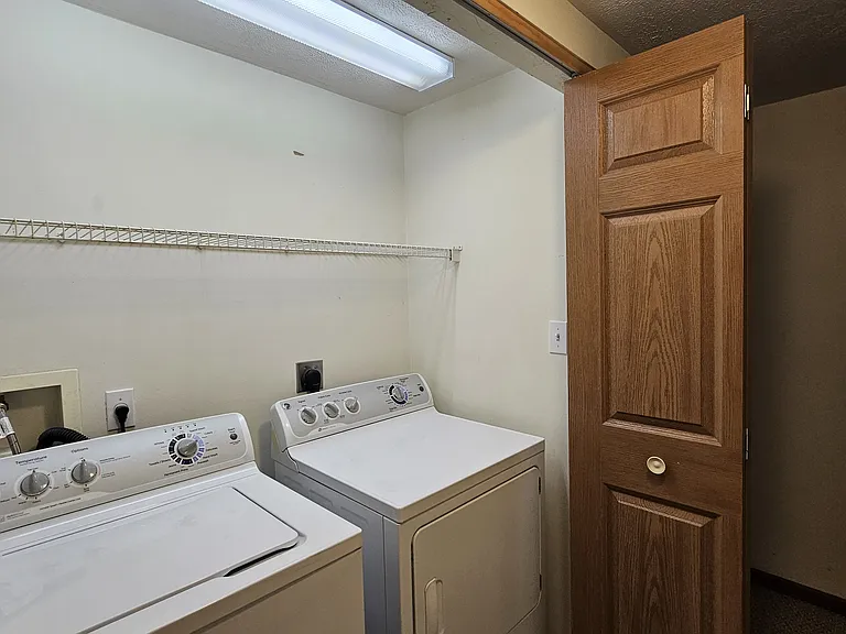 1381 Bergamont St — Photo 16