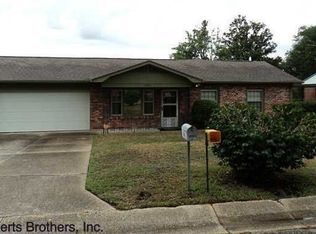 2004 McGough Dr, Mobile, AL 36605