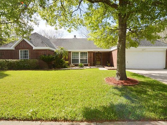 2nd image of 3011 Sugar Wood Dr