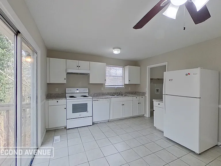 5764 Desoto Dr — Photo 4