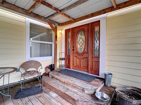 A beautiful custom front entrance to greet your guests. 