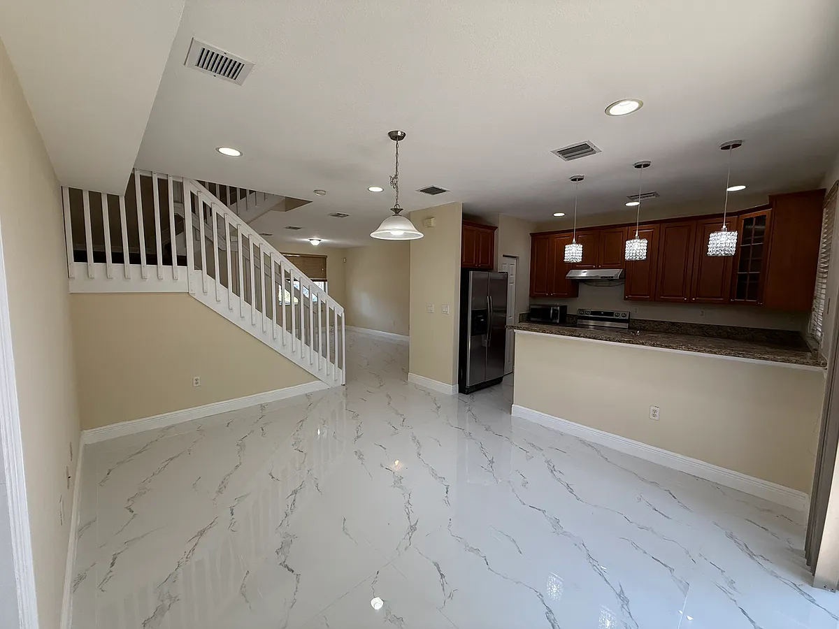 Building Photo - 6542 Hidden Cove Dr