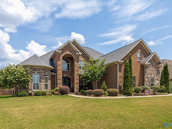 2nd image of 220 Legendwood Dr NW