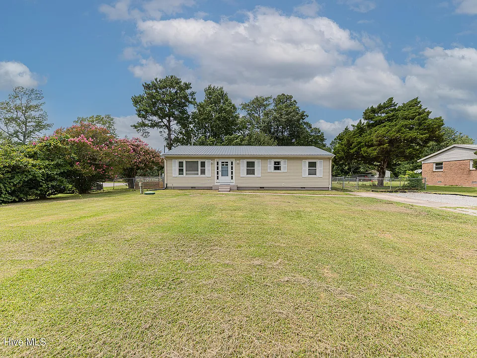 670 Queens Creek Rd