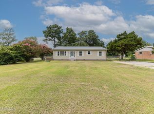 670 Queens Creek Rd, Hubert, NC 28539