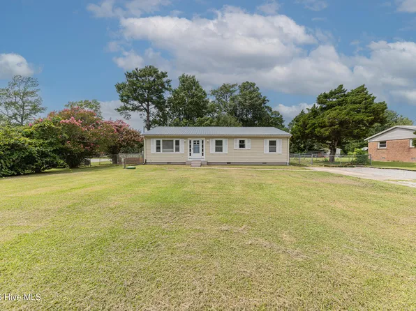 670 Queens Creek Rd, Hubert, NC 28539