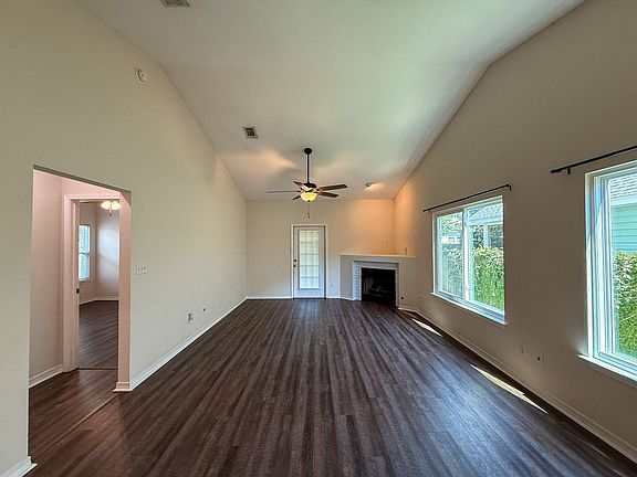 4th image of 1208 E Yonge St
