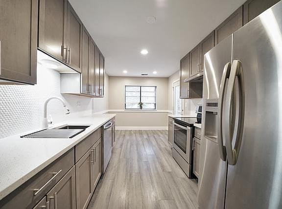 4th image of 173 Grove Ave Unit D