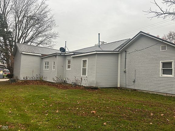 4th image of 210 E York St