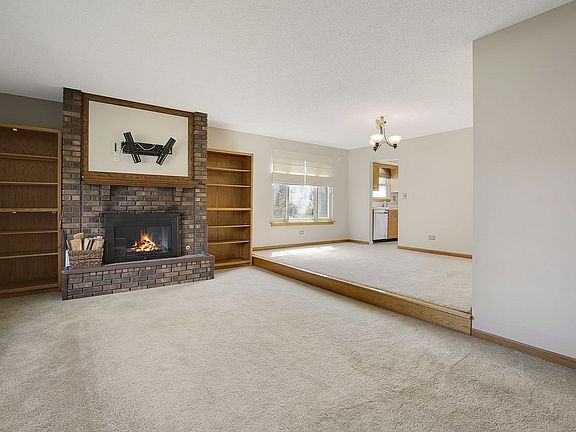 3rd image of 1823 W Catalpa Ln