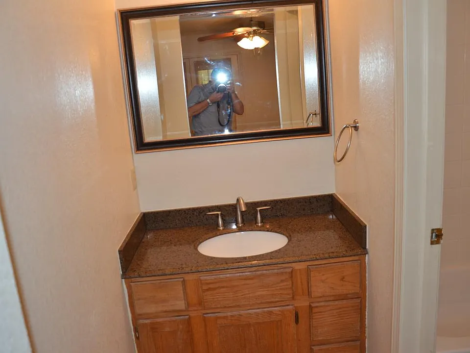 Bathroom vanity