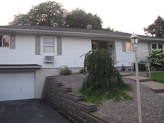4th image of 150 Thad Chapin St