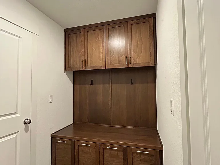 MUD ROOM OFF OF GARAGE TO KITCHEN