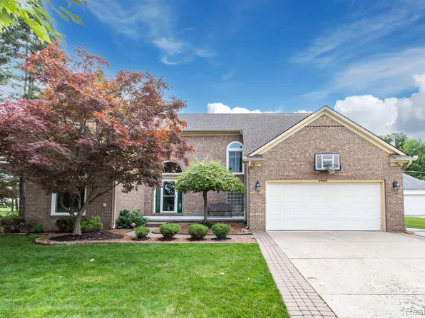 39403 Augusta Ave, Sterling Heights, MI 48313