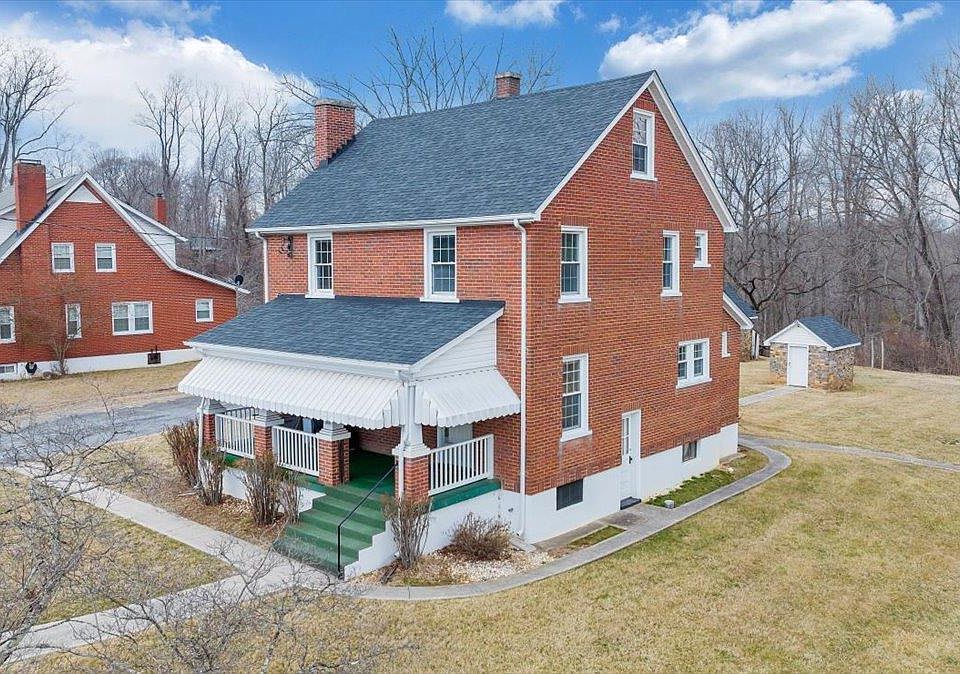 1st image of 543 Pine Dr