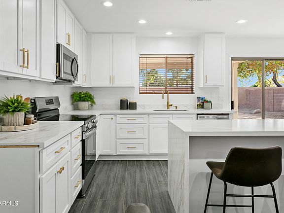 5th image of 1591 E BRADSTOCK Way