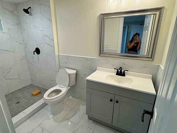 3rd image of 810 Baker Ave APT 1