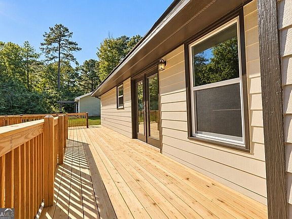 4th image of 190 Mountain View Cir