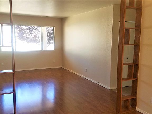 4th image of 6084 N Rockland Dr