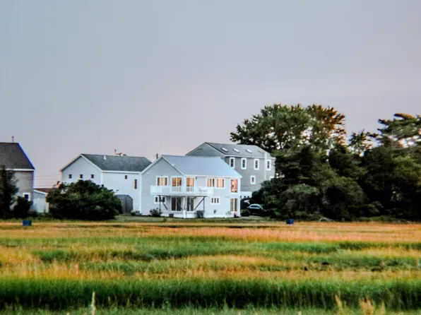 16 Bruce Street, Hampton, NH 03842