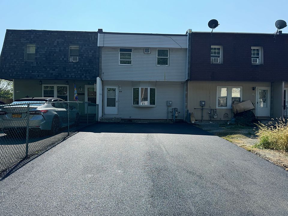 1st image of 65 Sheffield Dr