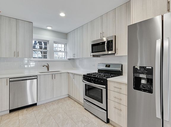 4th image of 520 S Knollwood Dr