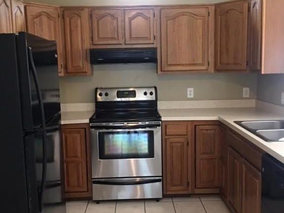 2nd image of 846 Worcester Way
