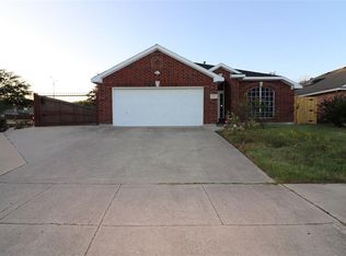 5612 Indian Hill Dr, Arlington, TX 76018