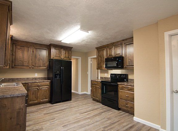 4th image of 1398 Taylor Ave