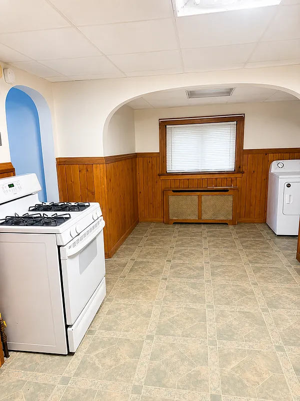 3 bed, 1.0 bath, $1,325 — Photo 3
