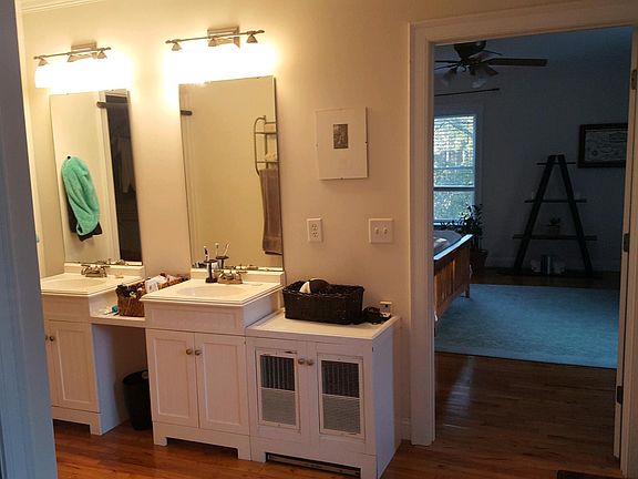 Unit A Master bath view