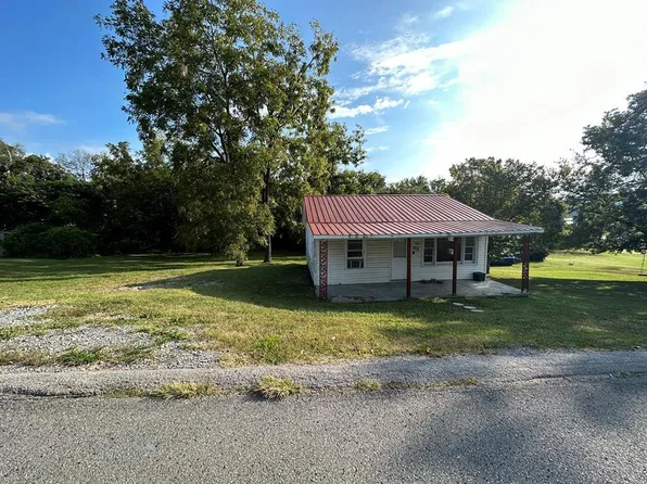 318 Oakland St, Burkesville, KY 42717