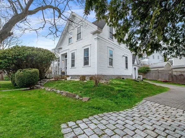 48 Broadway, Rockport, MA 01966