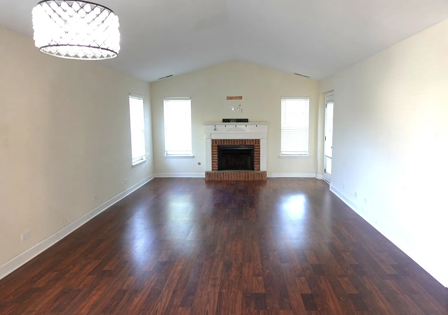 3 bed, 1427 sqft, $2,775 — Photo 2