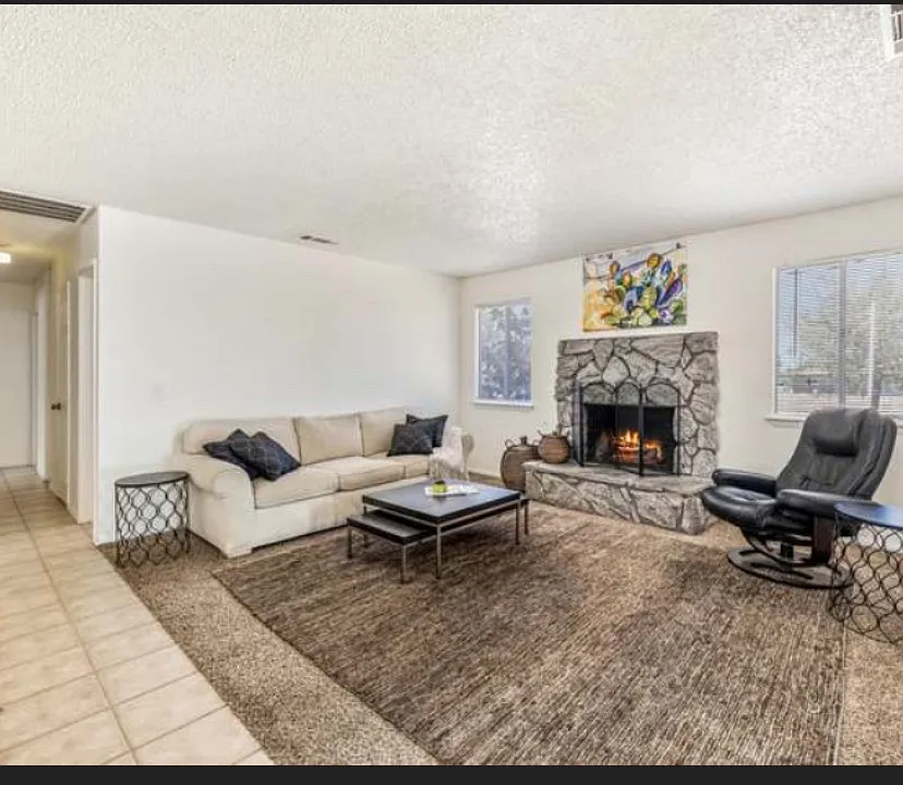 14820 Riverside St — Photo 4