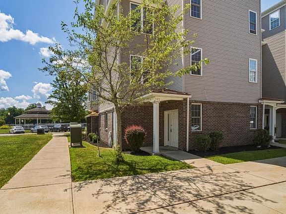 2nd image of 321 Breeze Point Cir #5