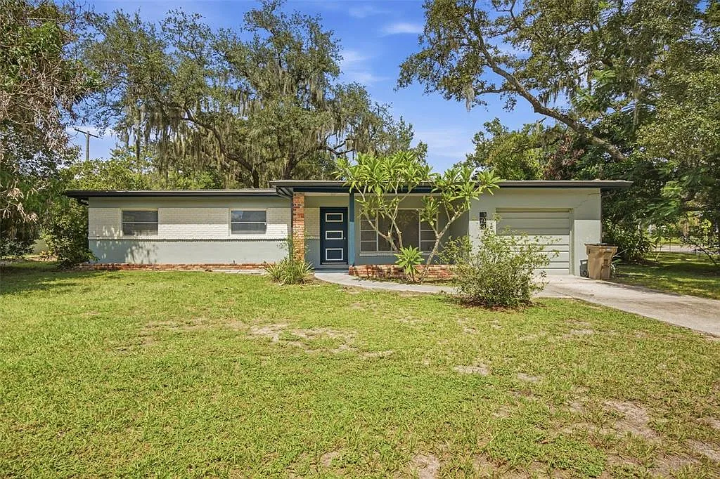 3 bed, 2.0 bath, 1345 sqft, $1,995 — Photo 1