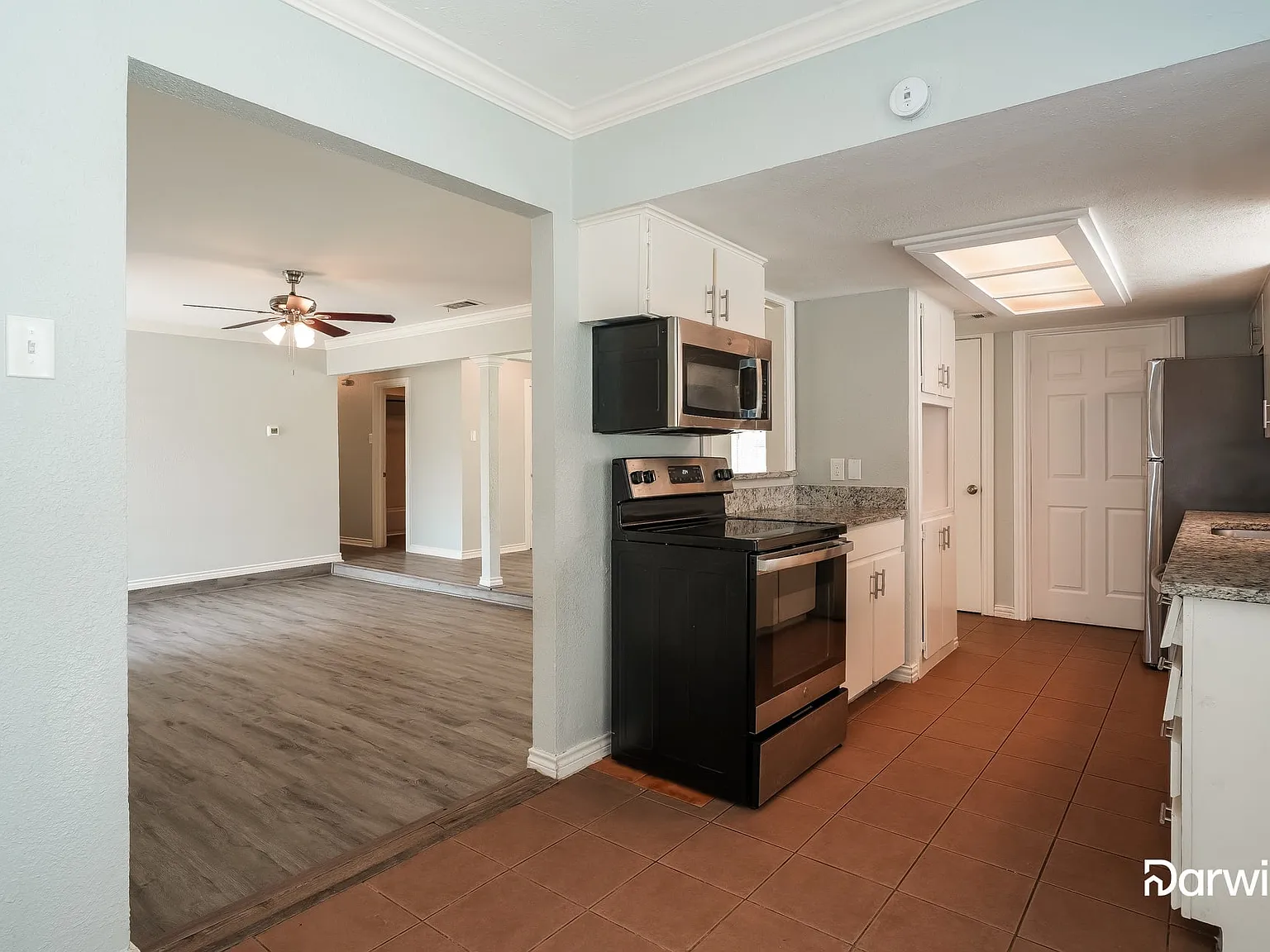 3 bed, 2.0 bath, 1360 sqft, $1,940 — Photo 4